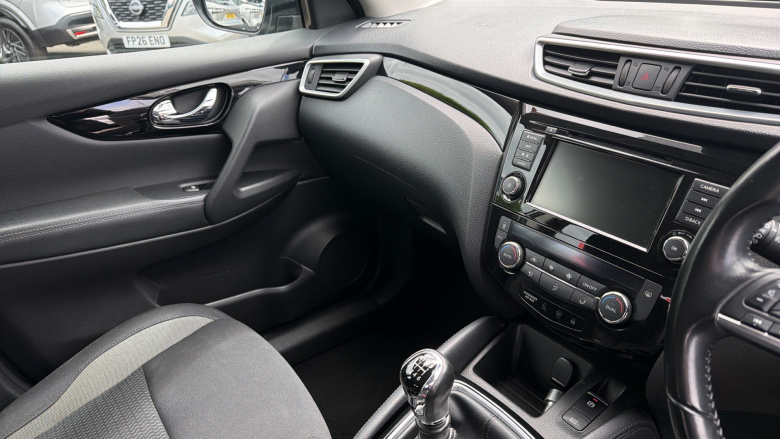 Nissan Qashqai 1.3 DiG-T Acenta Premium 5dr Petrol Hatchback